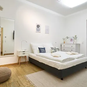 Global Living - Design I Center I Balcony I Smart-tv I Kitchen I Apartament